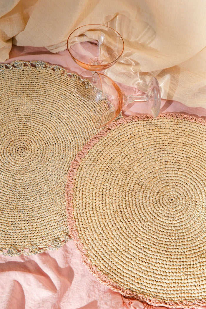 Aura Pink edge placemat, Woven raffia tabletop - The Mayfair Hall