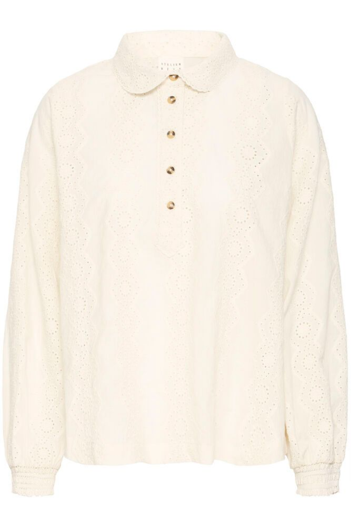 Relaxed cotton shirt by Atelier Rêve in a classic birch shade. Loose fit, long sleeves and easy everyday style. Shop at Dotique.