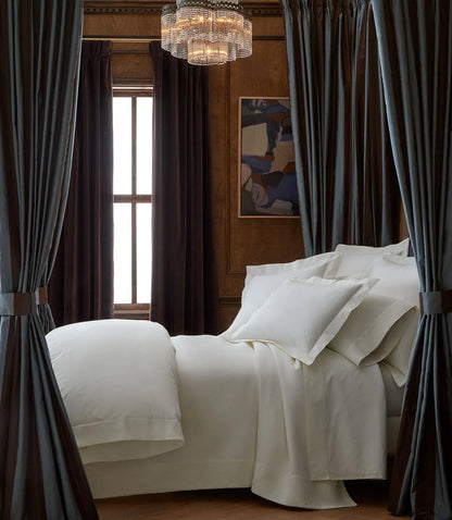 Boutique Ivory Cotton Percale Pillow Sham by Peacock Alley