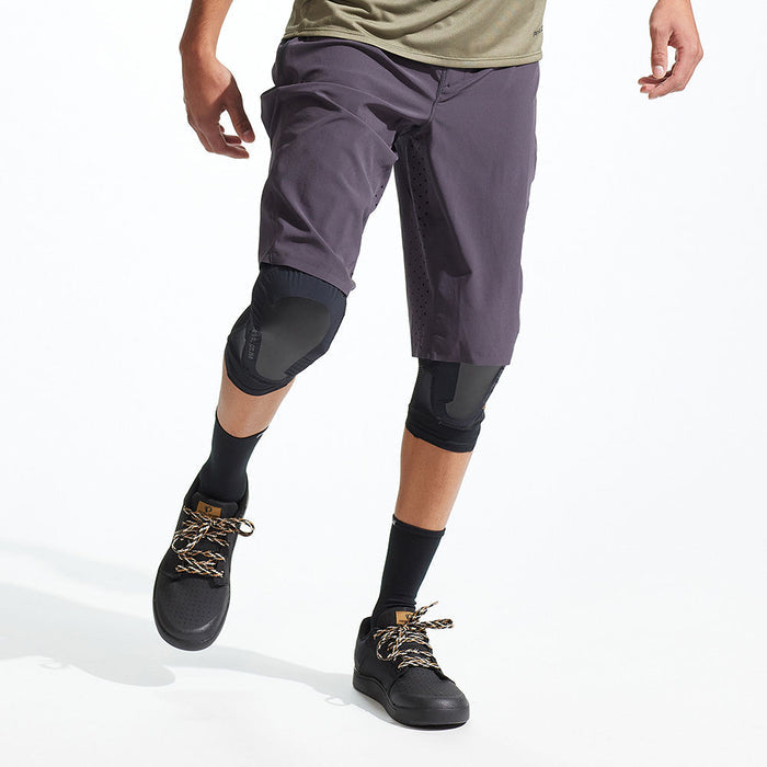 color:BLACK||view:SKU Image On Body||gender:Unisex||seo:Summit Knee Guards