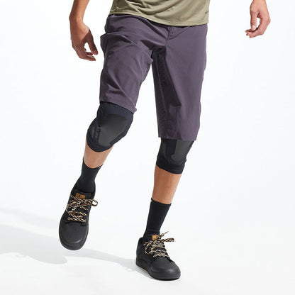 color:BLACK||view:SKU Image On Body||gender:Unisex||seo:Summit Knee Guards