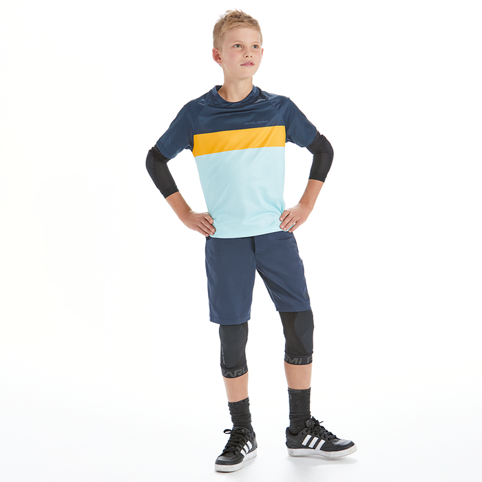 color:BLACK||view:SKU Image On Body||gender:Kids||seo:Youth Summit Knee Pads