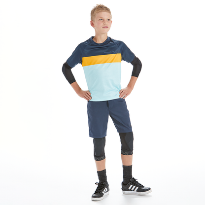 color:BLACK||view:SKU Image On Body||gender:Kids||seo:Youth Summit Knee Pads