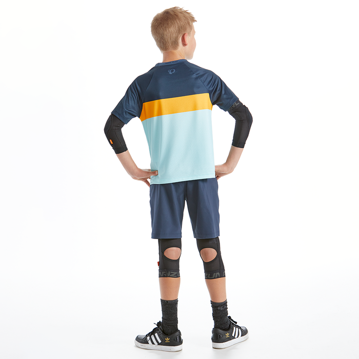 color:BLACK||view:SKU Image On Body||gender:Kids||seo:Youth Summit Knee Pads