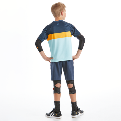 color:BLACK||view:SKU Image On Body||gender:Kids||seo:Youth Summit Knee Pads